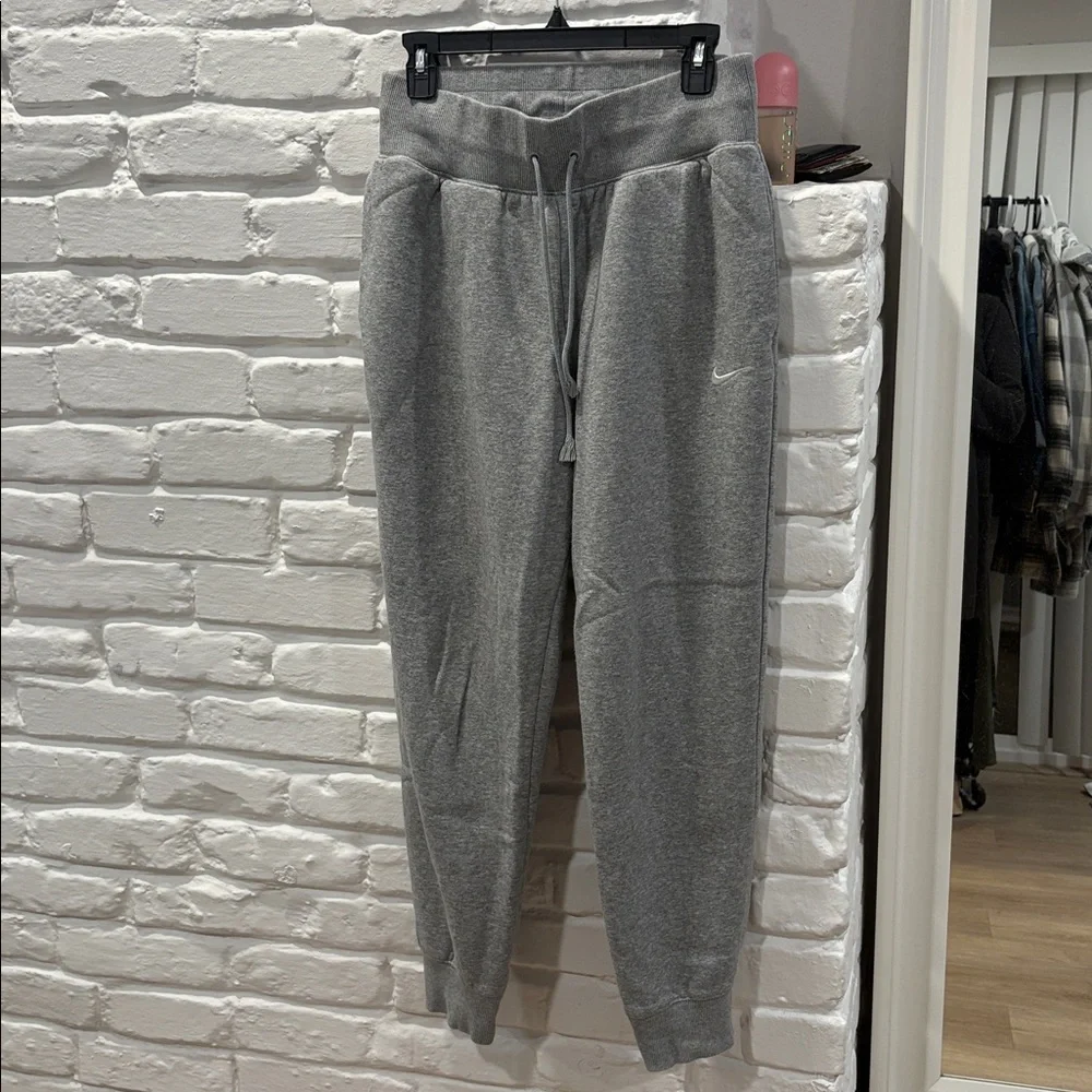 WOMANS SIZE M NIKE SWEATS - Picture 7 of 8